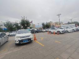 新源县明寰新能源科技有限公司位于新源县恰普河路电影院地面停车场约1200㎡场地对外招租，租期三年