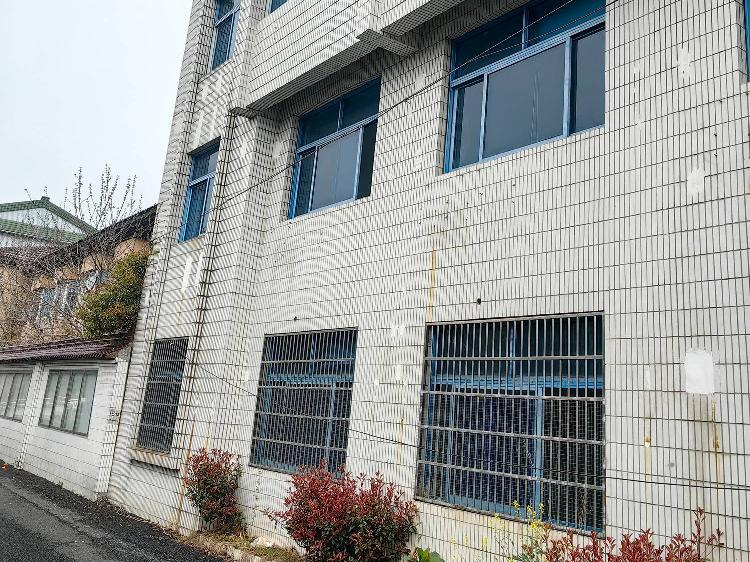 郑陆老派出所西侧办公楼及场地招租公告