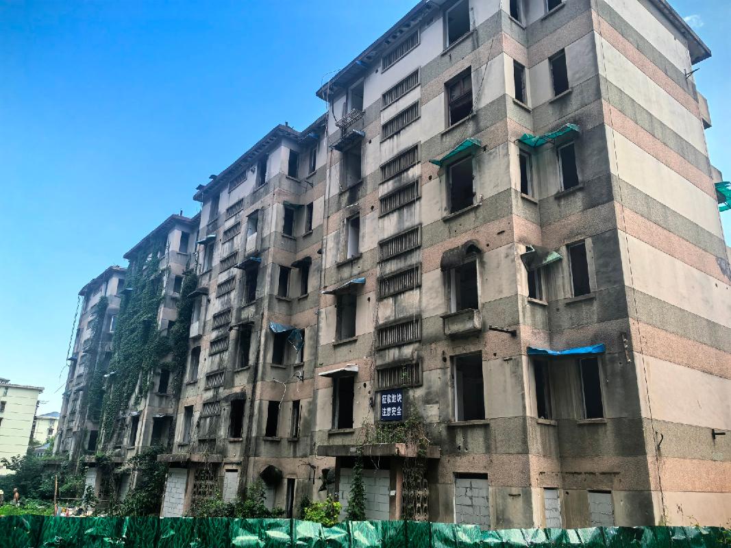 [芜湖市]芜湖市镜湖区绿影新村41栋共计45套住宅用房整体转让公告