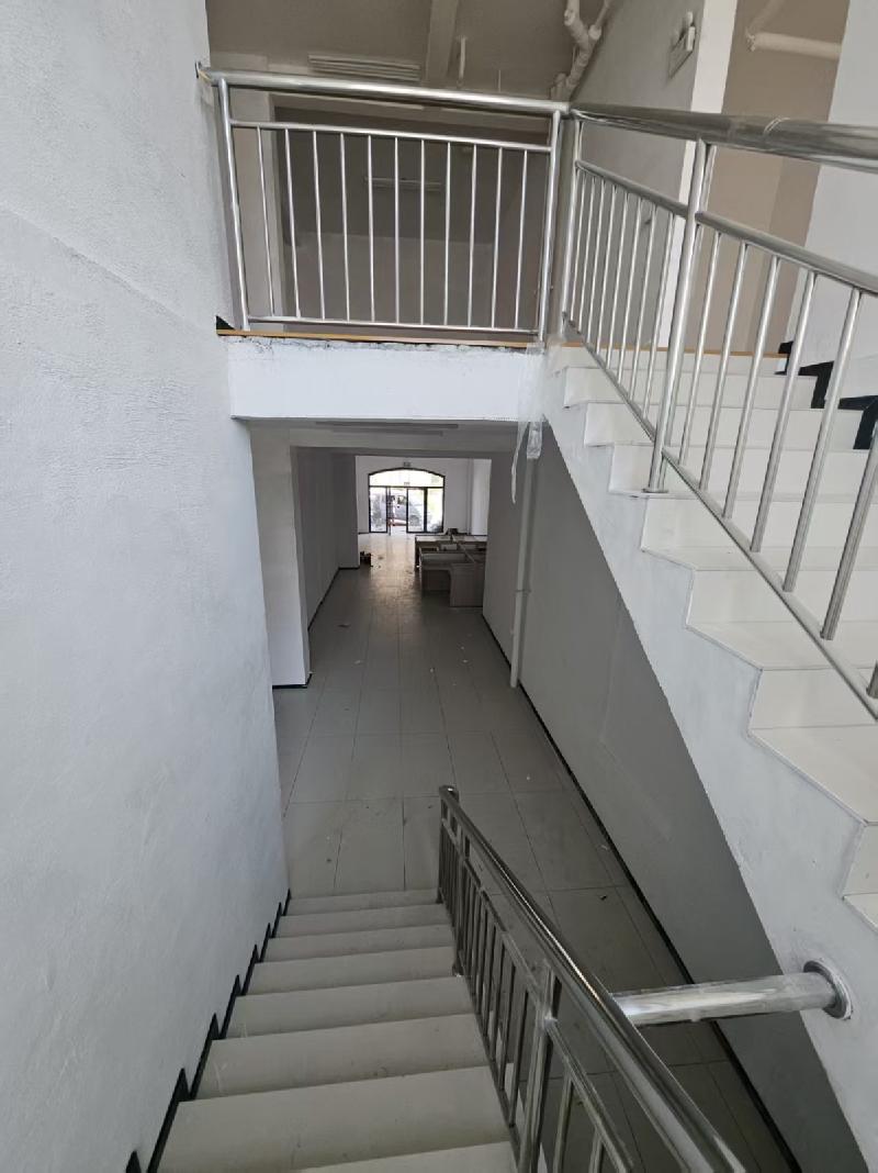巴彦淖尔市临河区鸥洲假日B区-1号楼105室转让