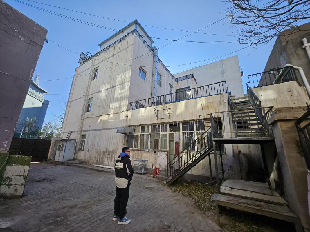 乌海市海勃湾区千里山东街95号104、204、304室转让