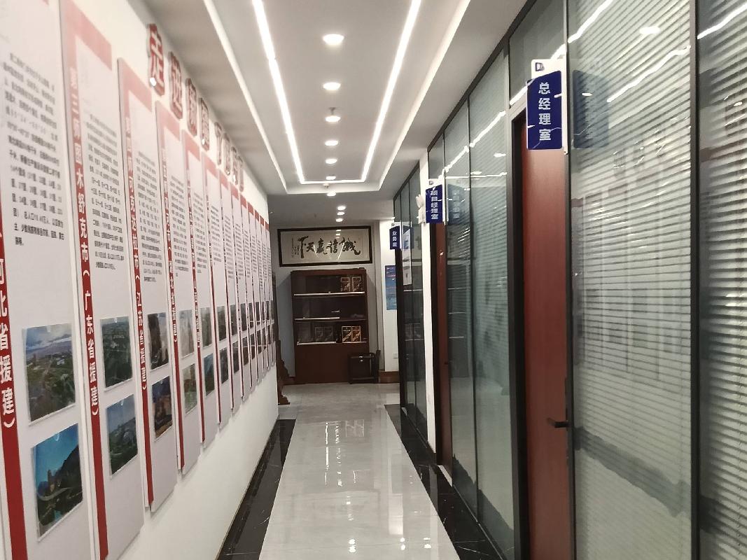 申玉霞转让位于乌鲁木齐市水磨沟区昆仑东街1106号公园南湖·昆仑公馆1号底商住宅楼商业201