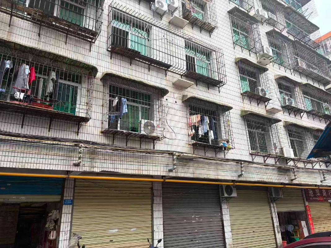 郴州市乌石矶原经济建设投资公司住宅小区、燕泉路7号罗家井购物城5处铺面转让（第二次）