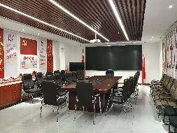申玉霞转让位于乌鲁木齐市水磨沟区昆仑东街1106号公园南湖·昆仑公馆1号底商住宅楼商业201