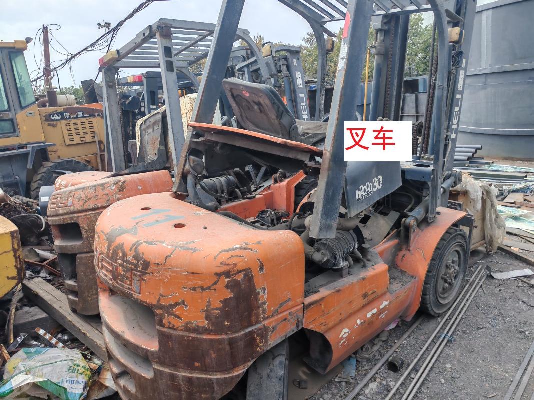 [塔城地区]新疆绿翔糖业有限责任公司转让所属15辆报废柴油、汽油叉车