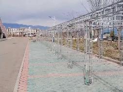 新源县光影影视文化有限责任公司位于伊犁州新源县体育馆室外场地（面积约600㎡）对外招租，租期三年