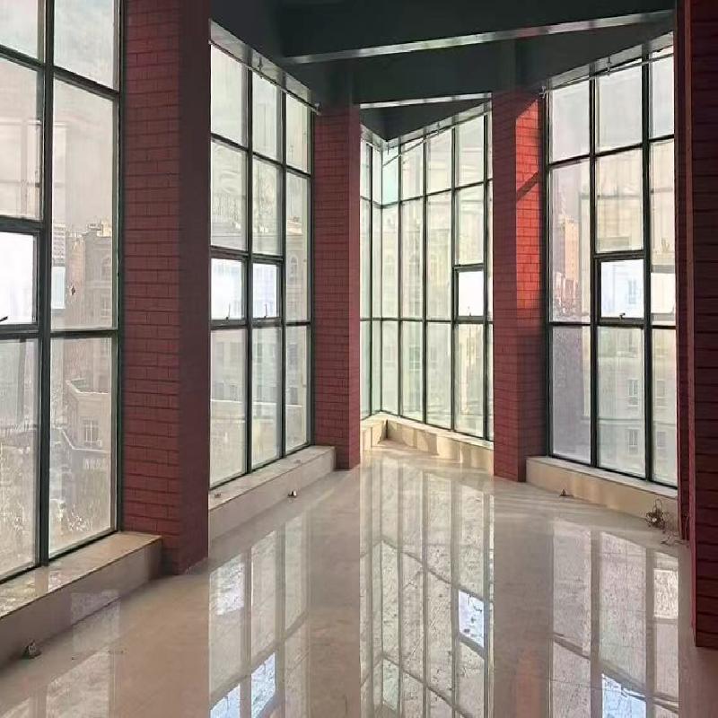 伊犁州财通位于伊宁市深圳路20号AKHAL研发中心一幢301，401及五层自建房约1582.6㎡对外招租，租期三年