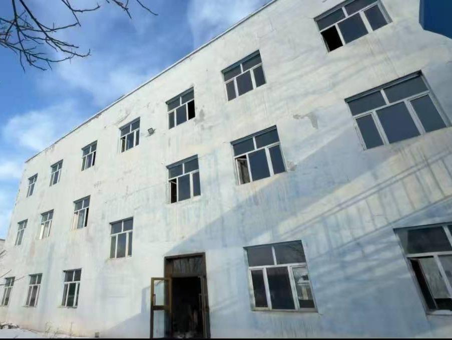 伊犁州财通位于伊宁市奶牛场一连一巷一号房屋约1078.8㎡对外招租，租期三年