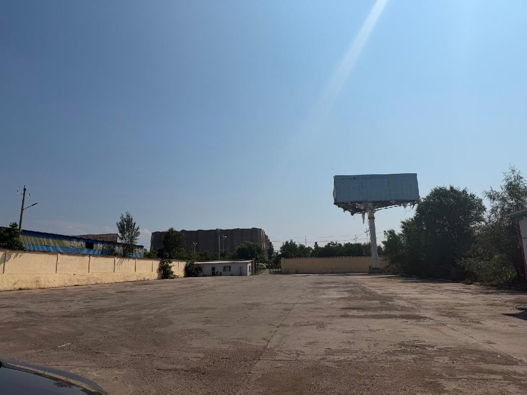 呼和浩特市土默特左旗察素齐镇公园路新体育馆对面察素齐旧收费所北院及部分房屋、南院分别出租