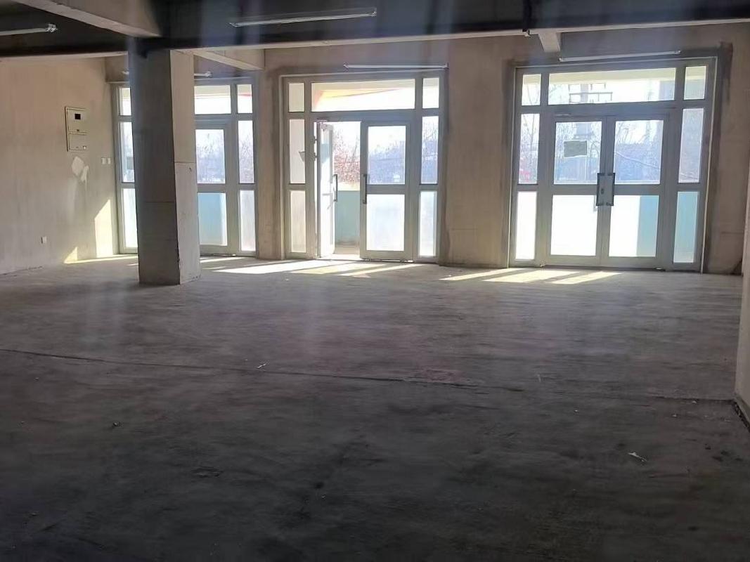伊犁州财通位于伊宁市环城北路21号银城家苑四期3A底商住宅楼二层214号商铺约76㎡对外招租，租期三年