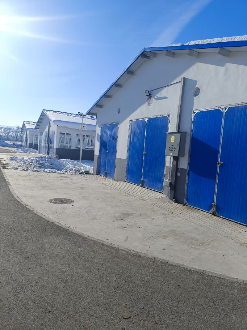 新源县红郡供销合作社位于72团13连羊场固定资产包含圈舍、辅助用房、水泵、空气能-15P及配套设施整体对外招租，租期二年