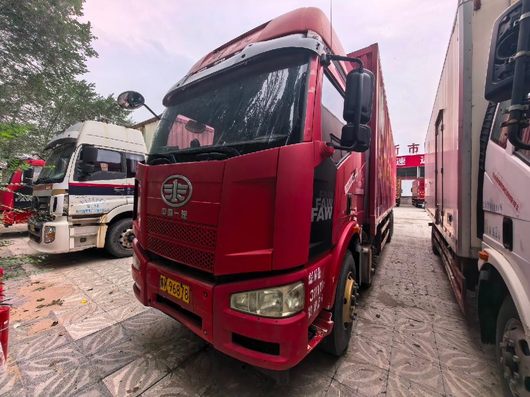 两台货车分别转让（鄂尔多斯市报业传媒发行物流有限公司）
