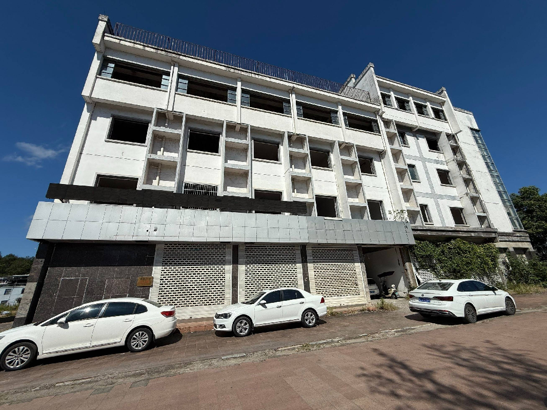 黄山高新技术产业开发区梅林大道51号中国黄山蛇馆主楼房产转让公告(国资监测编号GR2026AH2002331)