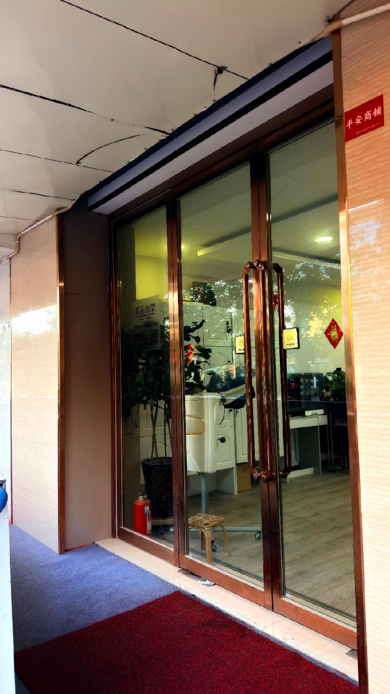 奎屯市万利租赁服务有限公司位于团结西街14一11号商铺69.71㎡对外招租（租期3年）