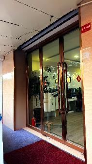 奎屯市万利租赁服务有限公司位于团结西街14一11号商铺69.71㎡对外招租（租期3年）