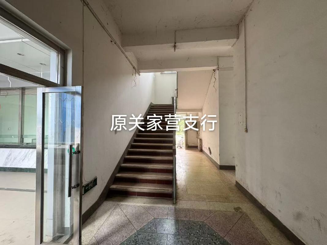 内蒙古农商银行赤峰松山区支行木兰街原松山 支行车库等5处房产分别转让