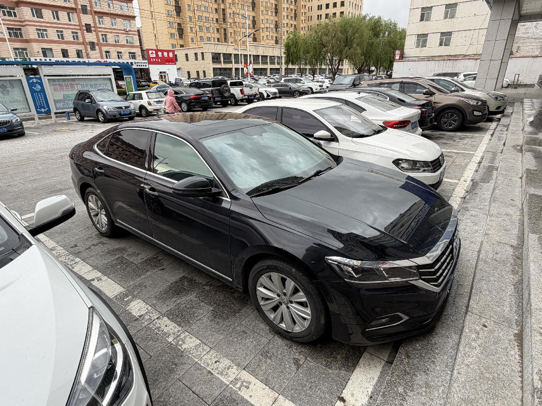 蒙H1012R大众汽车牌SVW71423CT小型轿车1395ml处置