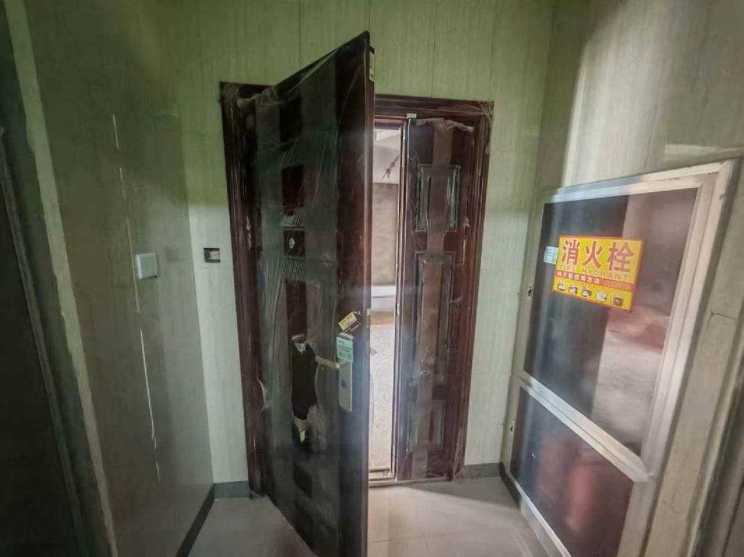 鄂尔多斯市伊金霍洛旗水岸新城濡园9号楼1单元1401室及车位打包转让（鄂尔多斯机场管理集团有限公司）(国资监测编号GR2026NM1004073)