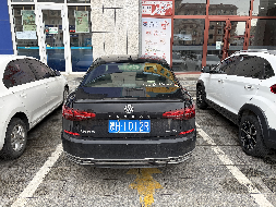 蒙H1012R大众汽车牌SVW71423CT小型轿车1395ml处置
