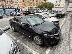 蒙H1012R大众汽车牌SVW71423CT小型轿车1395ml处置