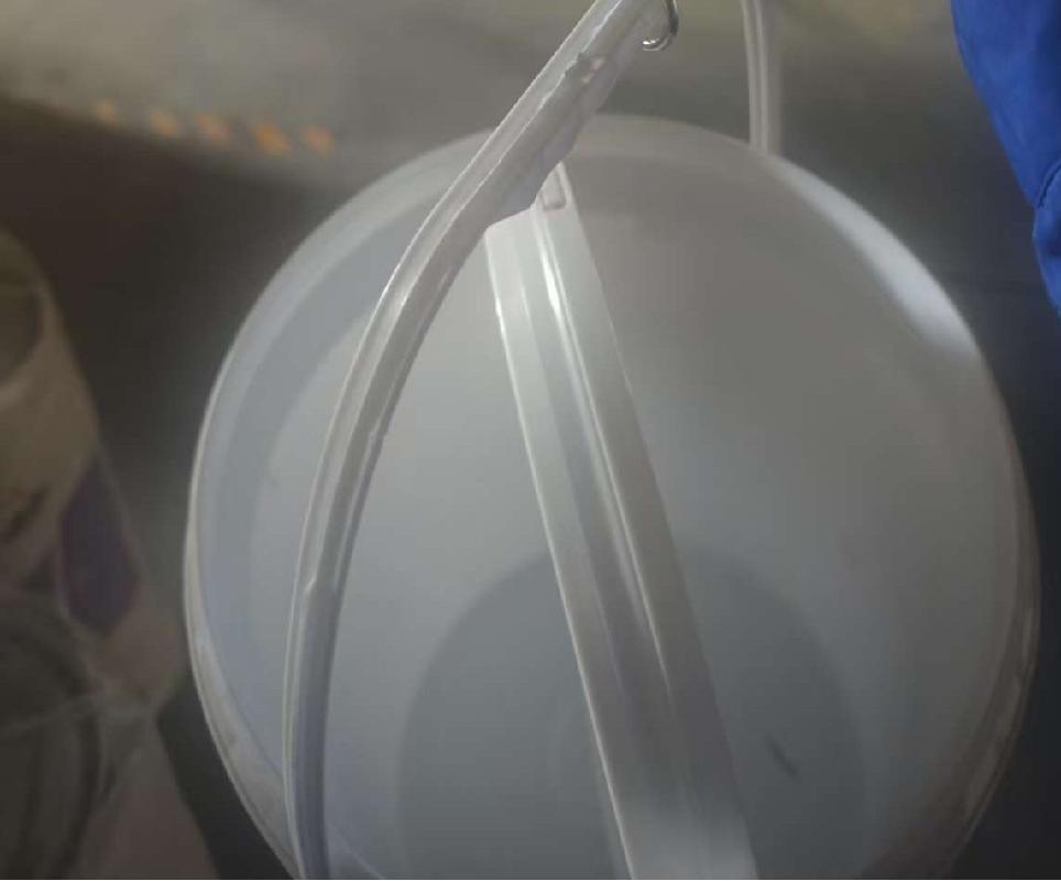 约2000个塑料桶(20L/个)转让（中国北方稀土（集团）高科技股份有限公司冶炼分公司）（挂牌底价1.85元/个）(国资监测编号GR2026NM1004070)