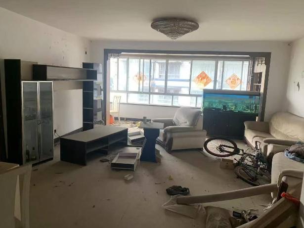 七星区朝阳路21号奇峰小筑秀峰苑26栋A-5-1号转让公告
