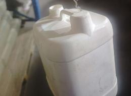 约2000个塑料桶(5L/个)转让（中国北方稀土（集团）高科技股份有限公司冶炼分公司）（挂牌底价0.60元/个）(国资监测编号GR2026NM1004071)