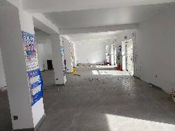 伊犁新华书店有限责任公司位于特克斯县阔布街一环一层商铺建筑面积约285㎡对外招租，租期三年