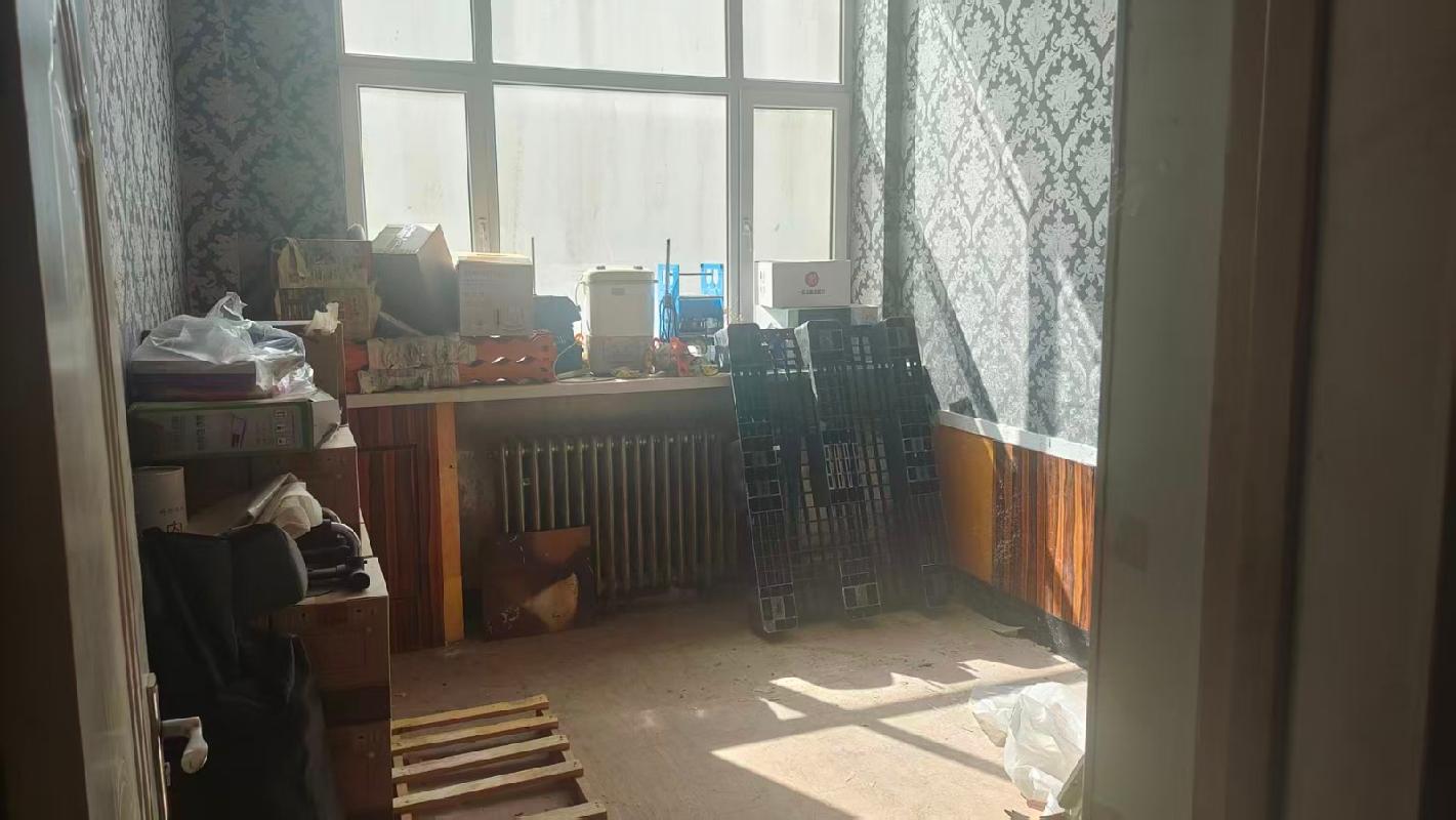 赤峰市红山区站前办事处钢铁西街路南农业局1楼西2室房产出租（年租金底价44800元，租期3年）