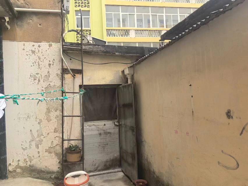 淮安市人民南路9号，人民南路9号院内北侧第一间招租公告