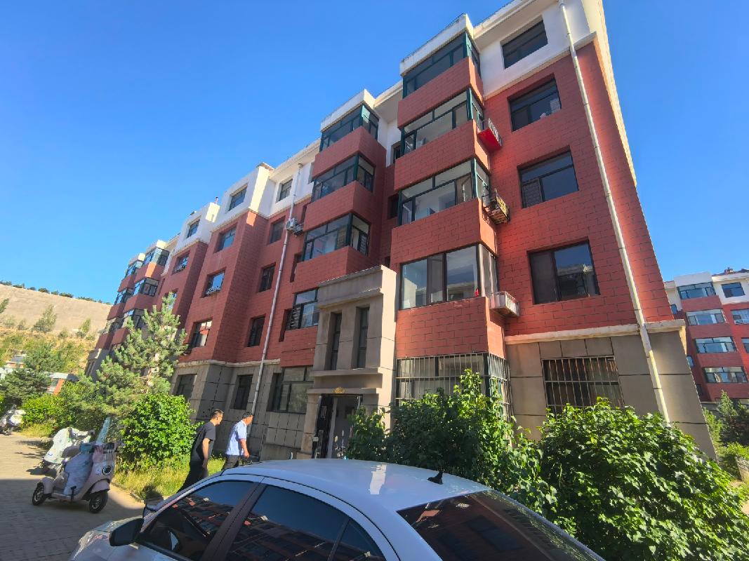 呼市和林格尔县城关镇蓝山国际C8号楼1单元1层102号住宅转让（和林环投公司）(国资监测编号GR2026NM1004180)
