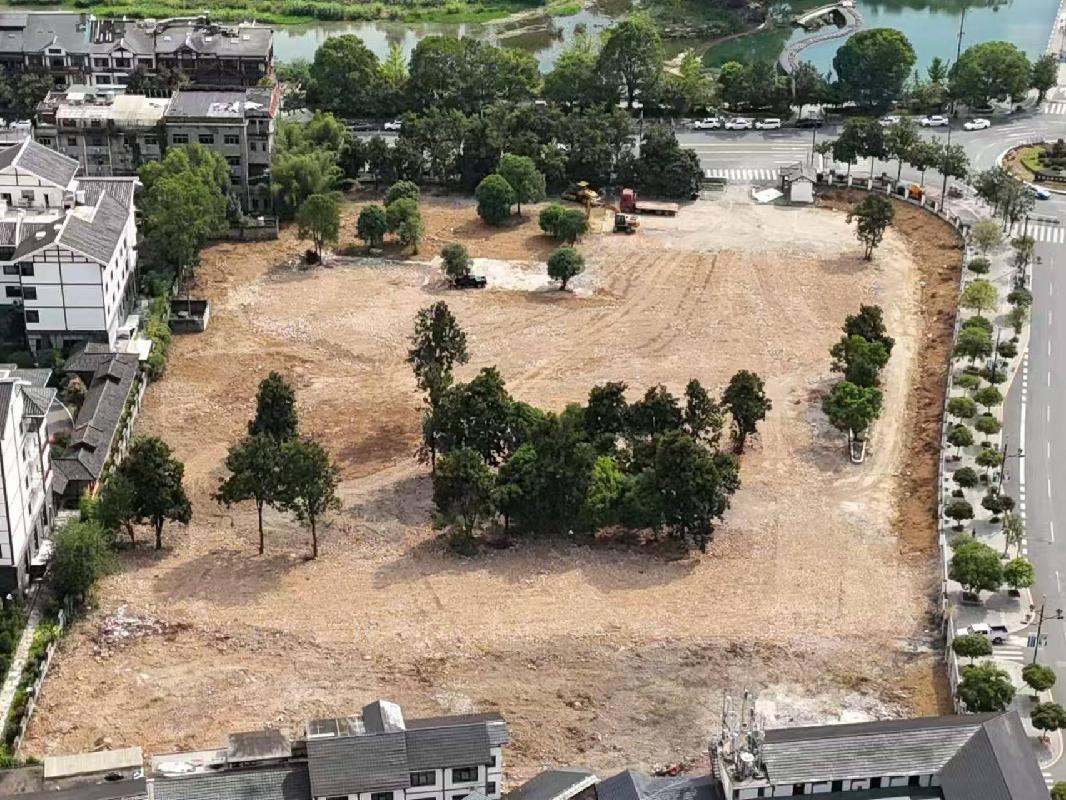 张家界市武陵源区军地坪街道桂花路与武陵路交汇处17,492.28m2商服用地出租(国资监测编号GR2026HN1003146)
