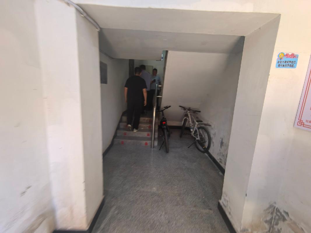 呼市和林格尔县城关镇蓝山国际C8号楼1单元1层102号住宅转让（和林环投公司）(国资监测编号GR2026NM1004180)