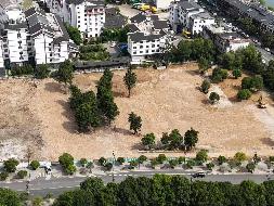 张家界市武陵源区军地坪街道桂花路与武陵路交汇处17,492.28m2商服用地出租(国资监测编号GR2026HN1003146)