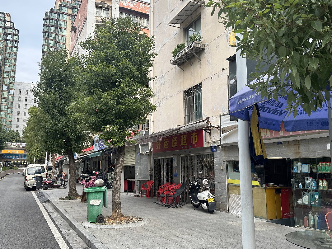 [长沙市]长沙市岳麓区银双路406号湘卫花苑小区西侧门面109招租