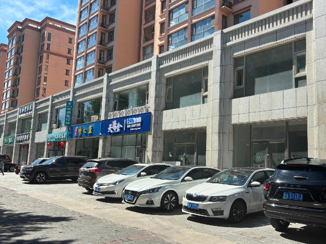 内蒙古银行股份有限公司乌兰察布分行持有的集宁区满达东街塞上江南小区3#-商业-101、201、103、203、104、204、105、205、106、206、109、209、1010、2010、1012、2012共计16套（8处）商业房分别转让