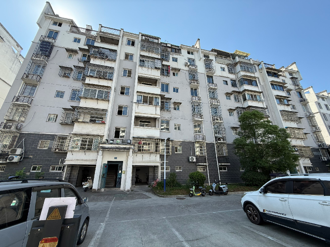 黄山市屯溪区龙山路16号万贯家园西苑19套住宅房产转让公告(国资监测编号GR2026AH2002420)