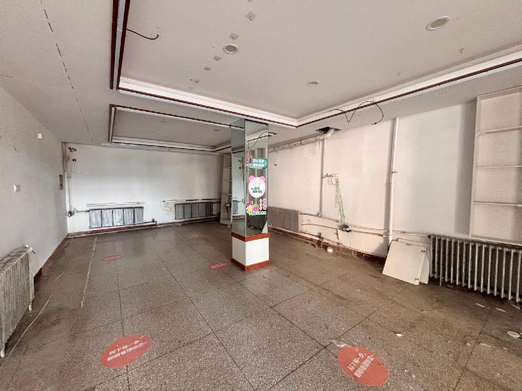赤峰市红山区站前办事处长青西街居委会赤峰蒙小北侧3号商厅出租（年租金底价60000元，租期3年）