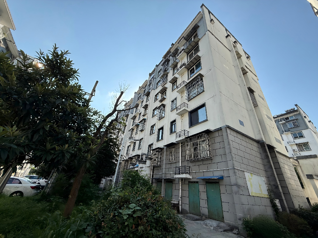 黄山市屯溪区油山路11号龙山花园西苑22套住宅房产转让公告(国资监测编号GR2026AH2002422)