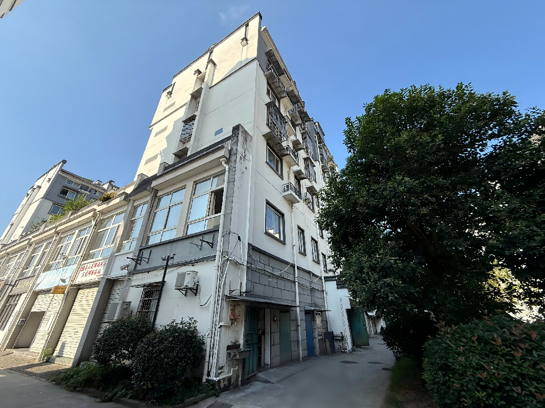 黄山市屯溪区油山路11号龙山花园西苑22套住宅房产转让公告(国资监测编号GR2026AH2002422)
