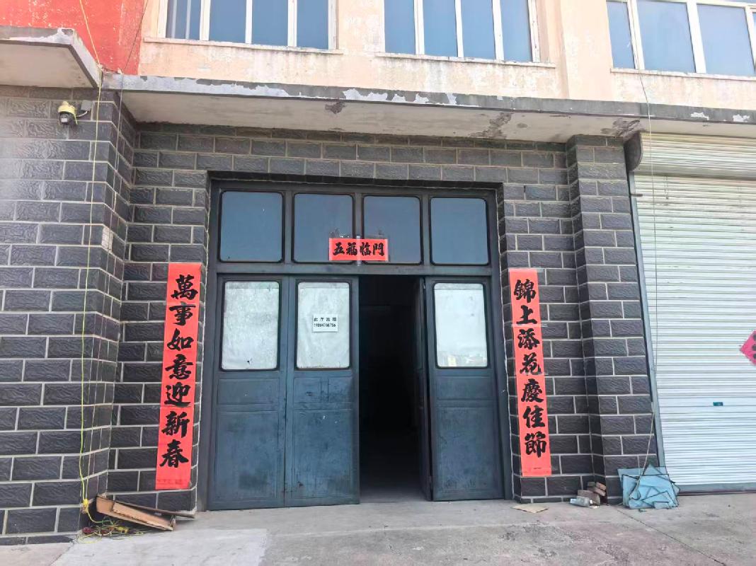 赤峰市宁城县天义镇园林路南段西侧铁西物流园区汽修综合楼D座104号房产出租（年租金底价11200元，租期1年）