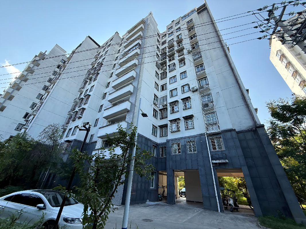 黄山市屯溪区油山路11号龙山花园西苑14套住宅房产转让公告(国资监测编号GR2026AH2002424)