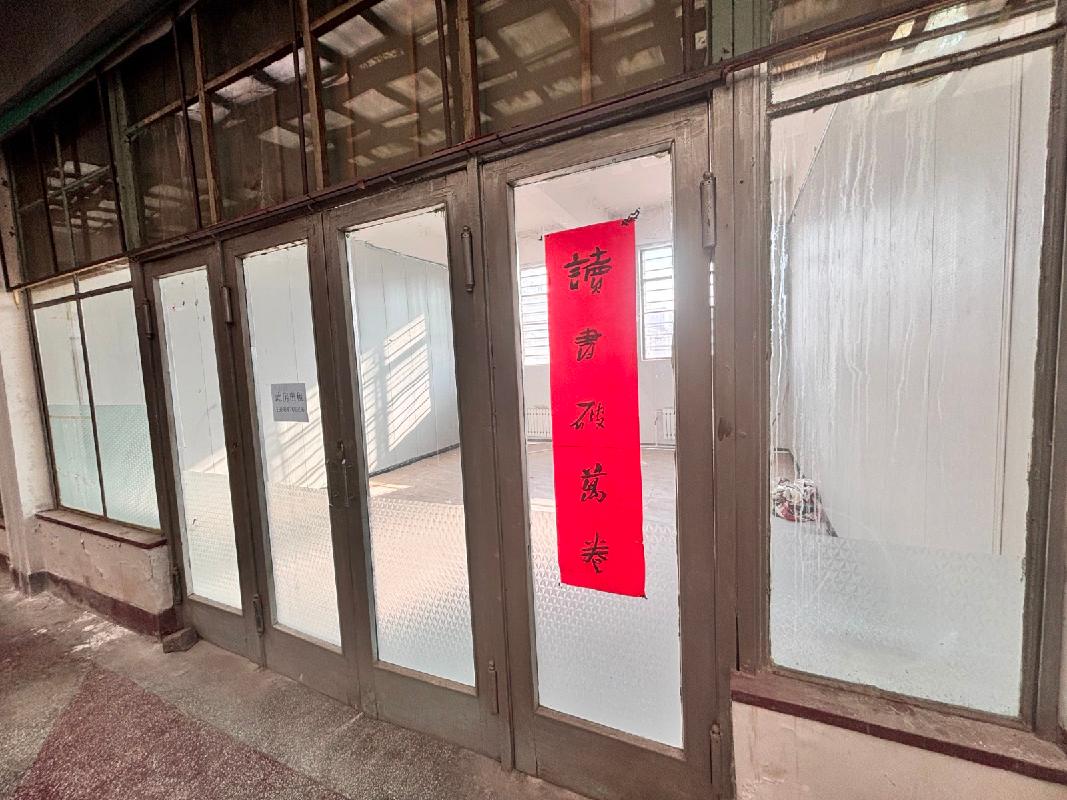 赤峰市红山区钢铁街与昭乌达路交汇处钟楼东侧巴林石商城2楼3间房屋出租（年租金底价10662元，租期1年）