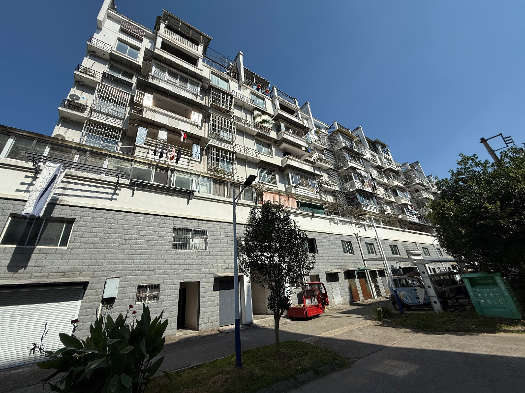 [黄山市]黄山市屯溪区龙山路16号万贯家园西苑19套住宅房产转让公告