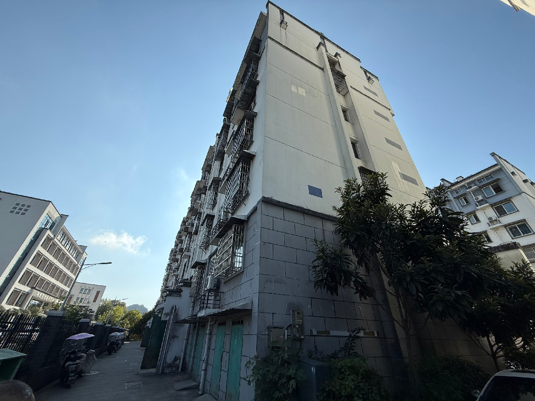 黄山市屯溪区油山路11号龙山花园西苑22套住宅房产转让公告(国资监测编号GR2026AH2002422)