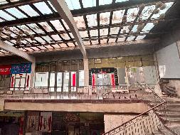 赤峰市红山区钢铁街与昭乌达路交汇处钟楼东侧巴林石商城2楼3间房屋出租（年租金底价10662元，租期1年）