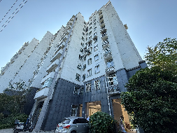 黄山市屯溪区油山路11号龙山花园西苑14套住宅房产转让公告(国资监测编号GR2026AH2002424)