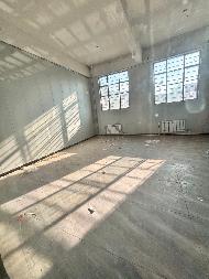 赤峰市红山区钢铁街与昭乌达路交汇处钟楼东侧巴林石商城2楼3间房屋出租（年租金底价10662元，租期1年）