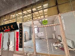 赤峰市红山区钢铁街与昭乌达路交汇处钟楼东侧巴林石商城2楼3间房屋出租（年租金底价10662元，租期1年）