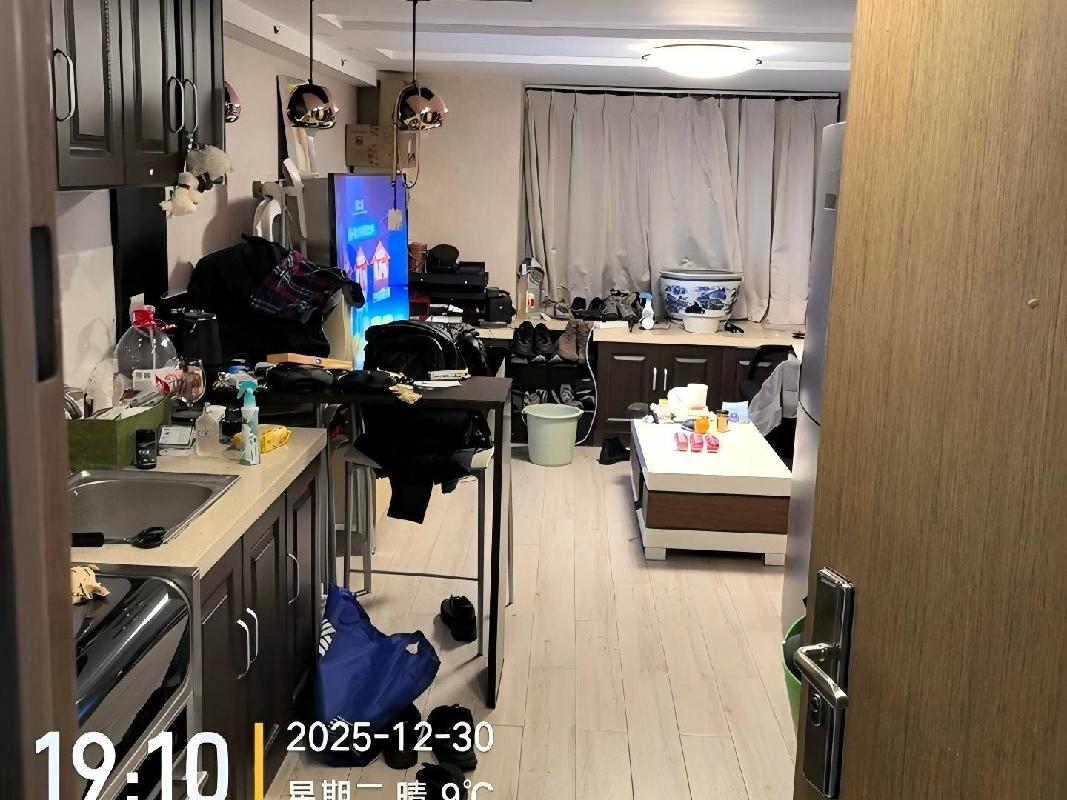 上海市浦东新区海趣路218号809室商业用房转让公告